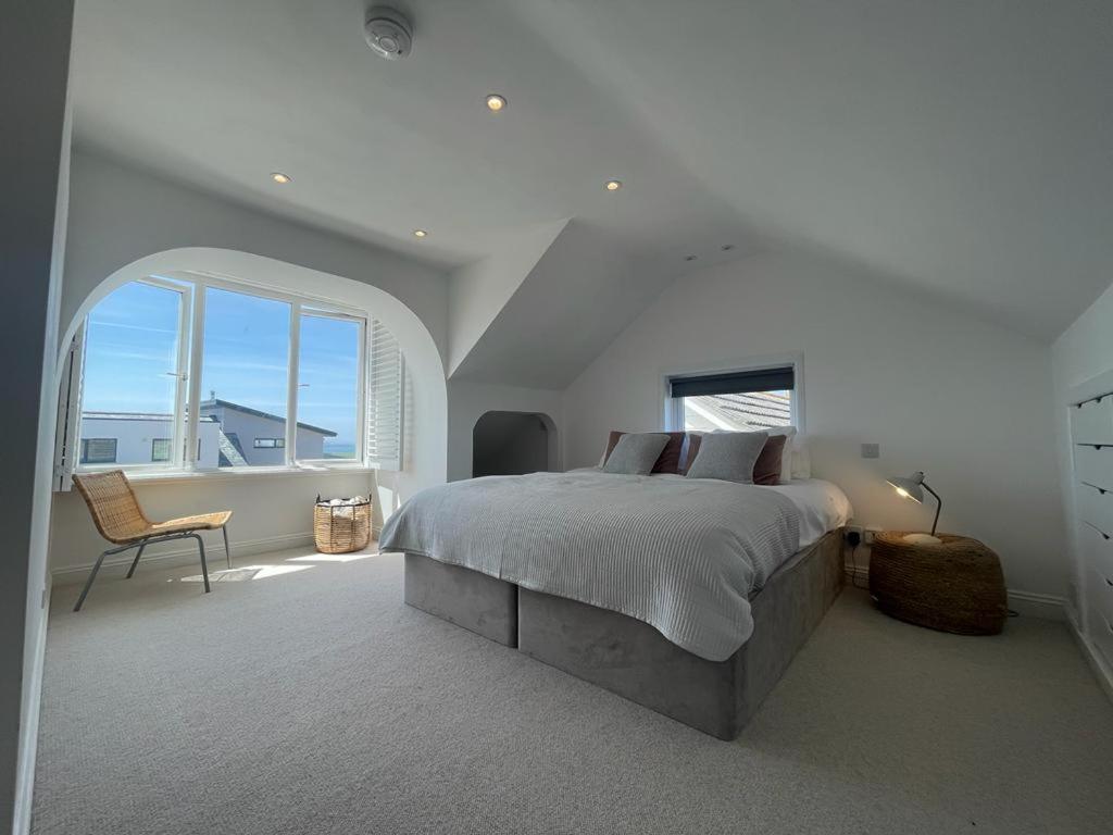 Baywatch Mawgan Porth Spacious Home Sleeps 9, Games Room, Parking & Garden Екстериор снимка