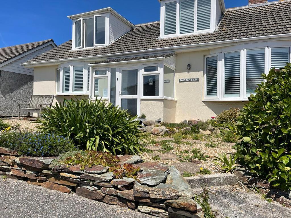 Baywatch Mawgan Porth Spacious Home Sleeps 9, Games Room, Parking & Garden Екстериор снимка