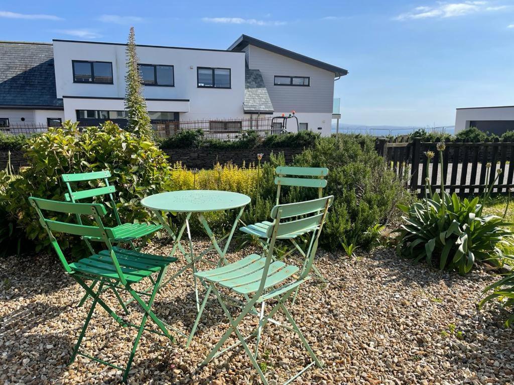 Baywatch Mawgan Porth Spacious Home Sleeps 9, Games Room, Parking & Garden Екстериор снимка