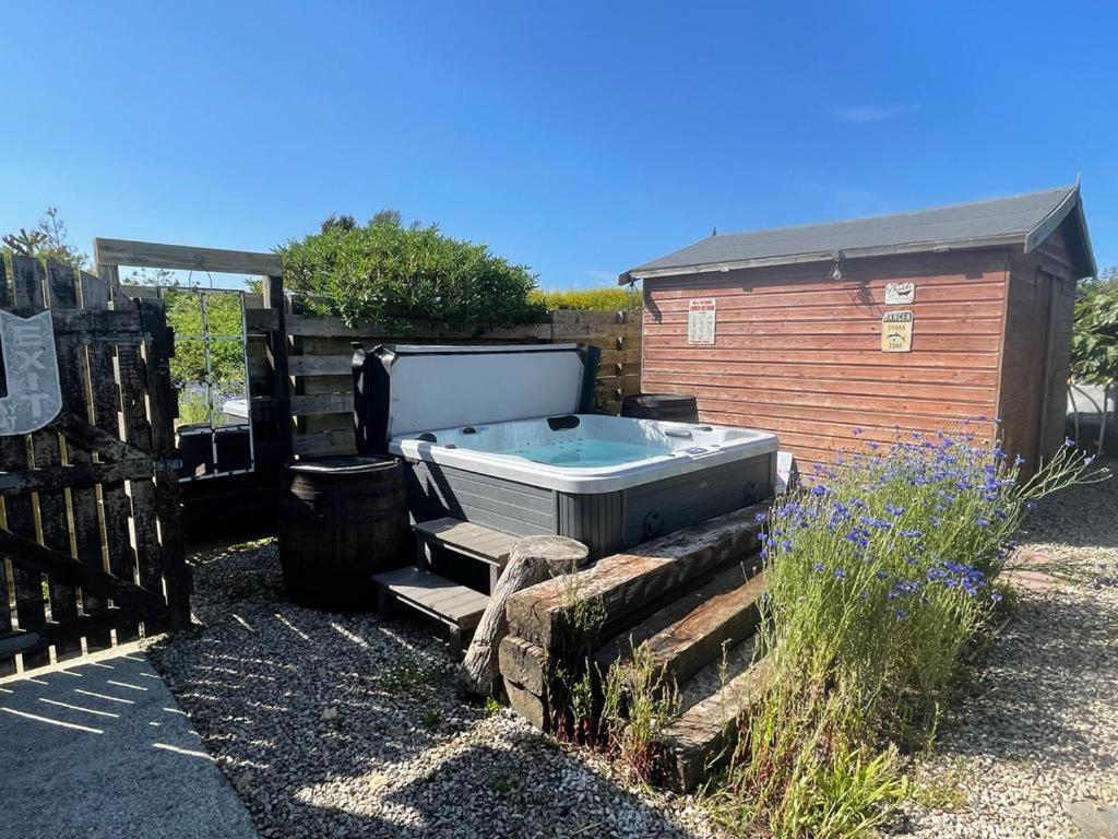 Baywatch Mawgan Porth Spacious Home Sleeps 9, Games Room, Parking & Garden Екстериор снимка