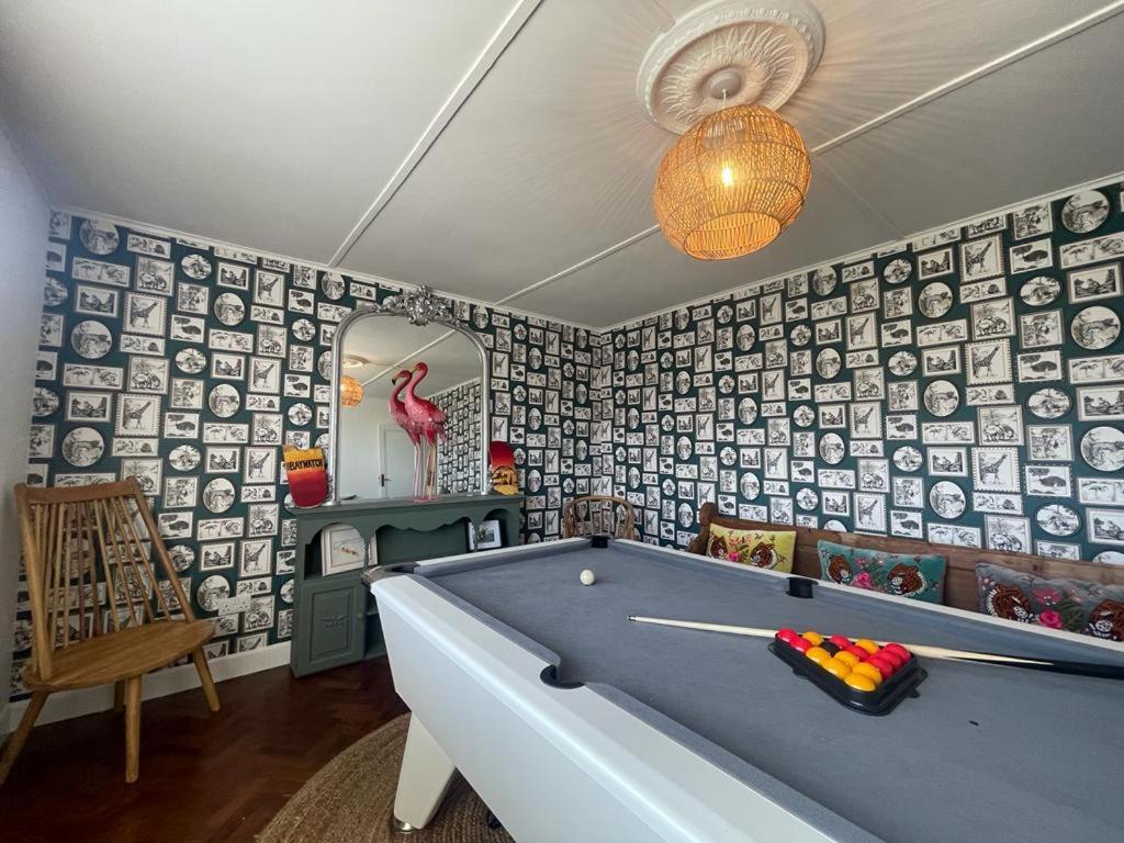 Baywatch Mawgan Porth Spacious Home Sleeps 9, Games Room, Parking & Garden Екстериор снимка